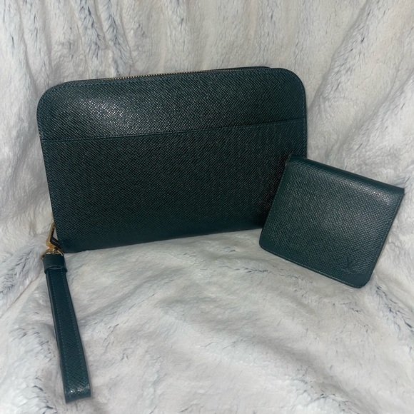 2 Pack Louis Vuitton Green Taiga - Picture 2 of 13